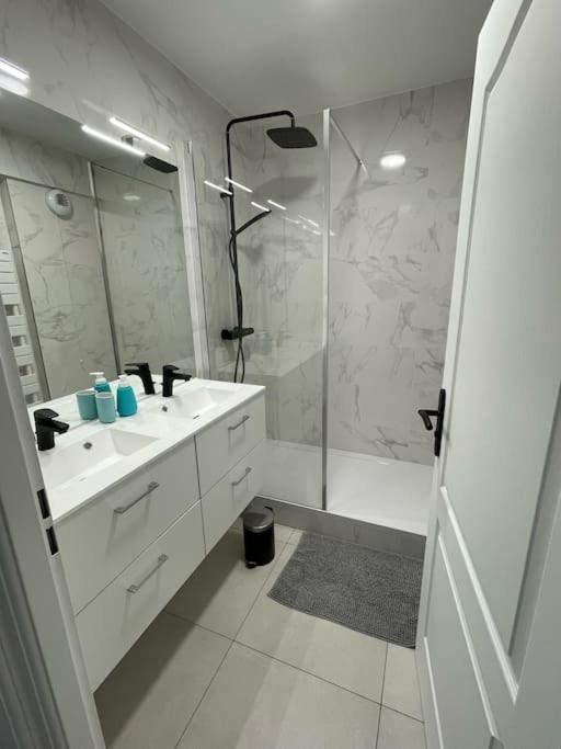 Appartement Familial De Qualite Париж Екстериор снимка